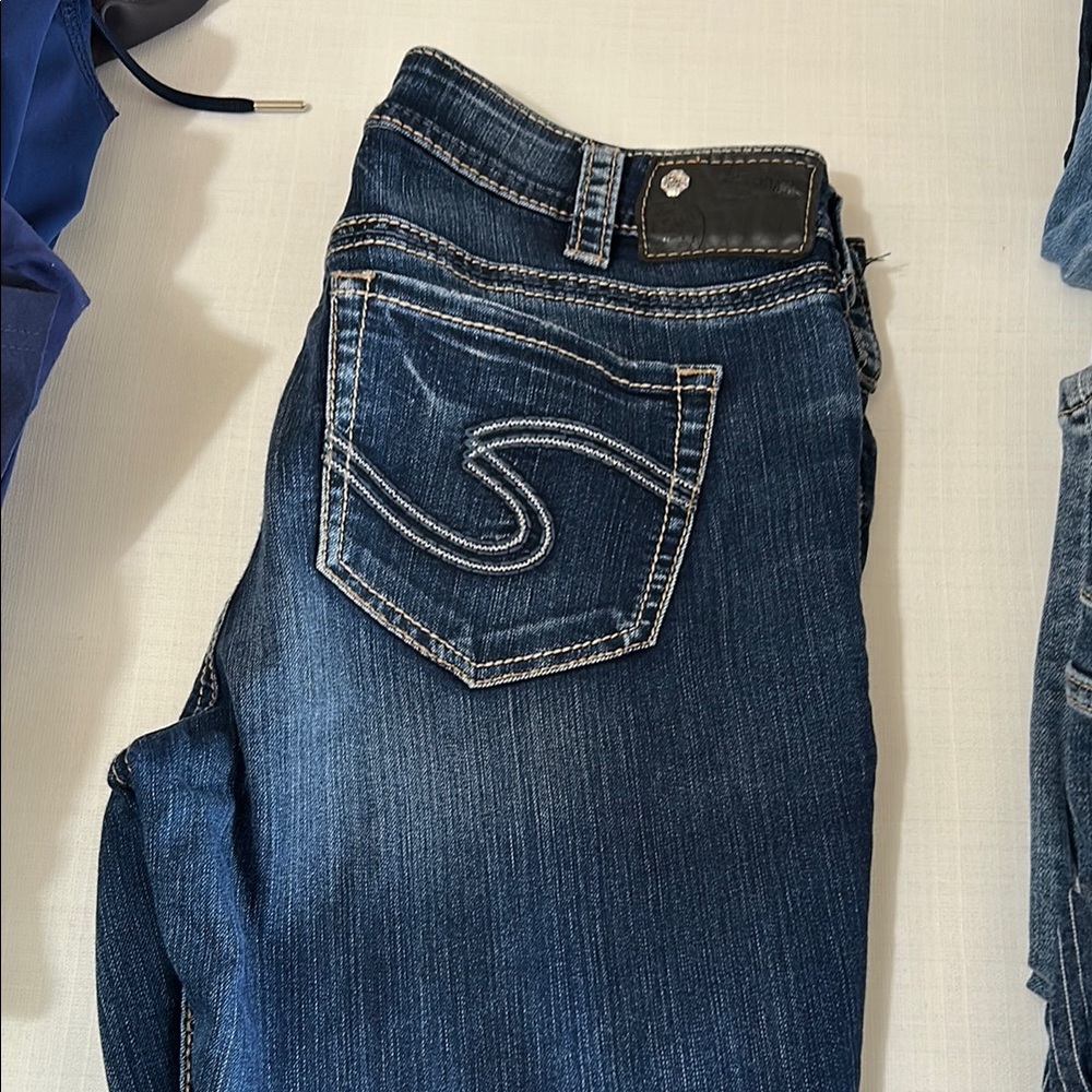 Silver Jeans Women's Dark Blue Ankle & Cropped Jeans